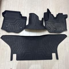 ハイエース　200系　車用 3D立体フロアマット ブラック 4枚セットのサムネイル
