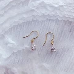 【匿名配送✨新品】フックピアス　ジルコニア　ゴールド　14kメッキ　ゆれる　雫