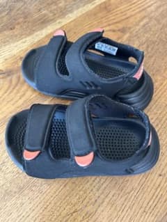 adidas キッズサンダル　13cmのサムネイル
