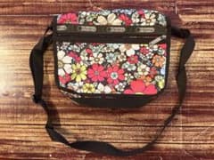 t*a様 LeSportsac 花柄 ショルダーバッグのサムネイル