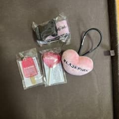 BLACKPINK ハート型キーホルダー 4点セットのサムネイル