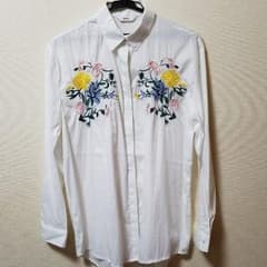 刺繍入りホワイトシャツのサムネイル