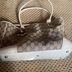 GUCCIのサムネイル