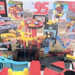 カーズトミカ　アクションコース回転エレベーター　レーシングセンターのサムネイル