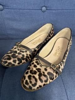 FERRAGAMO ヒョウ柄フラットシューズ 7サイズ(23.5〜24.0) - メルカリ