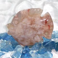 天然石✨️桜瑪瑙✨️お魚 自立します❣️高品質アクアマリン細石付き