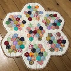 ★ハンドメイド パッチワークキルトマット ヘキサゴンのサムネイル