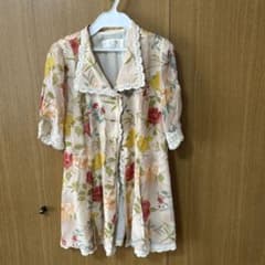 優しい花柄が可愛いフェミニンブラウス。のサムネイル