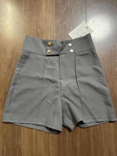 グレー ハイウエスト ショートパンツのサムネイル
