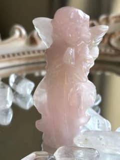 商談中♡♡ピンクオパール カービング天使の置物 ♦︎天然石♦︎ローズクォーツ 天使像 天使ちゃん カービング - メルカリ