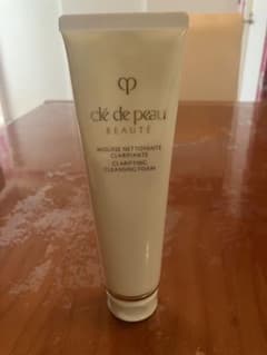 専用品　clé de peau beaute 洗顔フォーム クリアリング140gのサムネイル