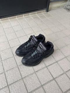 ナイキ エアマックス95 エッセンシャル トリプルブラック　27.5のサムネイル