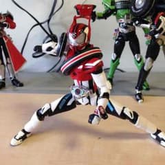 仮面ライダードライブtypeデッドヒート S.H.Figuartsのサムネイル