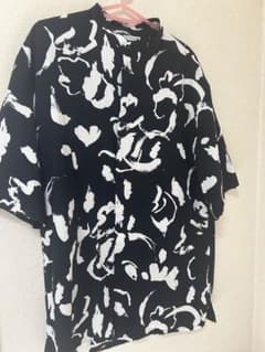 ZARA 半袖シャツ モノトーン 総柄 バンドカラーのサムネイル