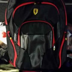値下げ！フェラーリのリュックのサムネイル