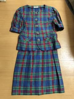 ユキ トリイ  半袖スーツのサムネイル