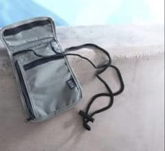 グレー ナイロン トラベルポーチのサムネイル