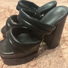 新品ヒールサンダルブラック箱付きのサムネイル