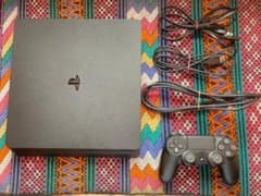 PlayStation®4 ジェット・ブラック 500GB CUH-2000Aのサムネイル
