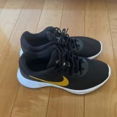 NIKE ランニングシューズ ブラック イエローのサムネイル