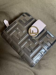 FENDI 2つ折り財布のサムネイル