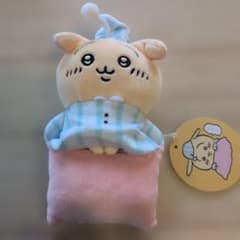 치이카와 데스크탑에서 지켜보는 걸려 봉제인형 토끼
