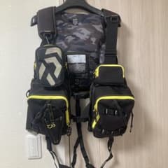 Daiwa フィッシングベスト ブラック/カモフラージュ フローティング