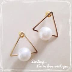 トライアングル パール ピアス 新品未使用のサムネイル