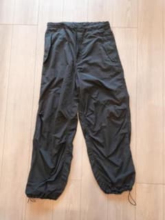 GU パラシュートパンツ