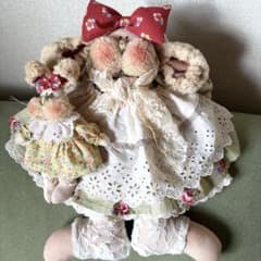 カントリードールバニーちゃんペアドール(ミニバニー付きくすみカラー) カントリードールバニーちゃんミニバニー付き(グリーンop赤リボン