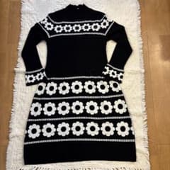 美品スーパービューティーとっても可愛いカメリア お花柄ニットワンピース40 ♡のサムネイル