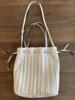 トトロママ様専用　ZARA プリーツバッグ　ショルダーバッグ　大きめサイズのサムネイル