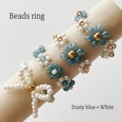 【Bee様オーダー7・8号】dusty blue × white ビーズリングのサムネイル