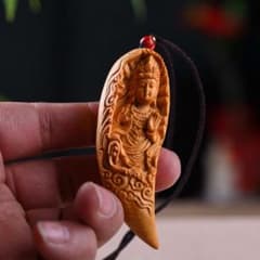 観音菩薩 木彫り 牙型 ペンダント 縁起物 仏教美術 根付 お守り 開運