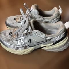 NIKE V2K RUN スニーカー シルバー 24cmのサムネイル
