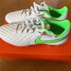 NIKEのサムネイル