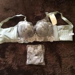 ブラジャー&ショーツのセット(o^^o)MIHo様 専用のサムネイル