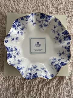 新品 Sango フリルエッジ皿 白/青 サンゴーマグナ - メルカリ