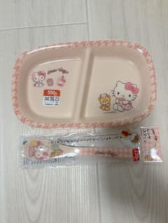 m*♡様 ダイソー　サンリオ　ハローキティ　ニつ仕切りプレート　レンゲスプーン2のサムネイル