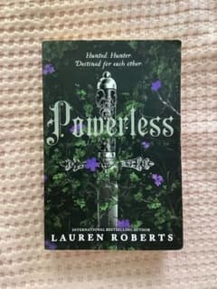 Powerless Lauren Roberts 洋書のサムネイル