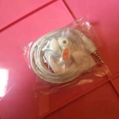 イヤホンのサムネイル