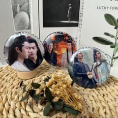 肖戦 王一博 陳情令 キラキラ 3点セットバッジ❣️0111 - メルカリ