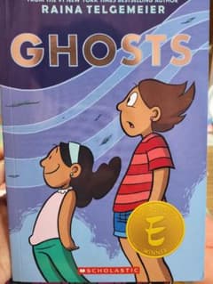 GHOSTS Raina Telgemeier 英語絵本 グラフィックノベルのサムネイル