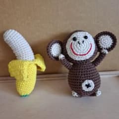 ハンドメイド かぎ針編み あみぐるみ おさるさんとバナナのサムネイル