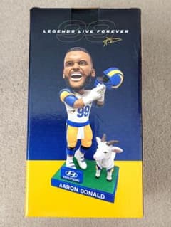 t*t様 【非売品】NFL アメフト RAMS Aaron Donald ボブルのサムネイル