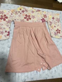 花柄長袖トップスとピンクスカートのサムネイル