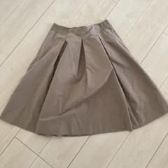 ベージュ フレアスカートのサムネイル