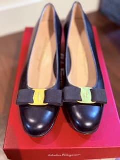 良品✨サルバトーレフェラガモ ヴァラリボン パンプス 黒 8 AAAのサムネイル