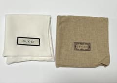GUCCI ベージュ・ホワイトの布袋　2セットのサムネイル