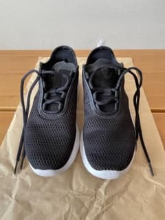 【☆ヒマリ☆様専用】NIKE AIRレディーススニーカー 黒/白 メッシュのサムネイル